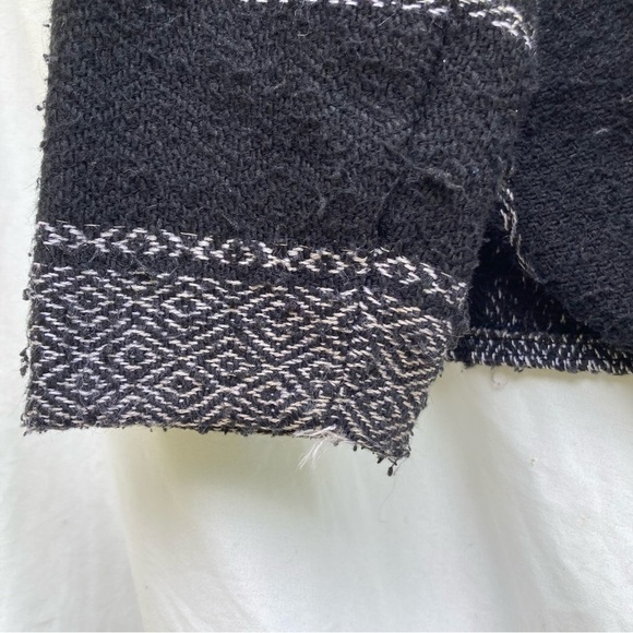 Thrill Seekers Mexican black pullover, size small - Picture 7 of 15